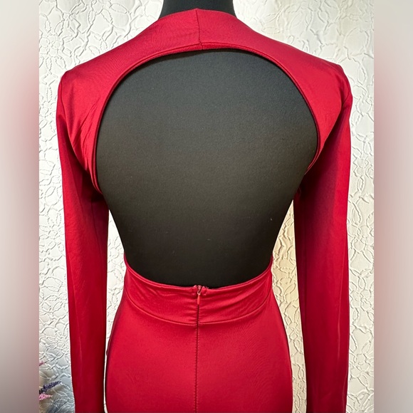 Deep V-Neck Long Sleeve Mini Red Dress with Cut out Back (M) - Picture 7 of 11